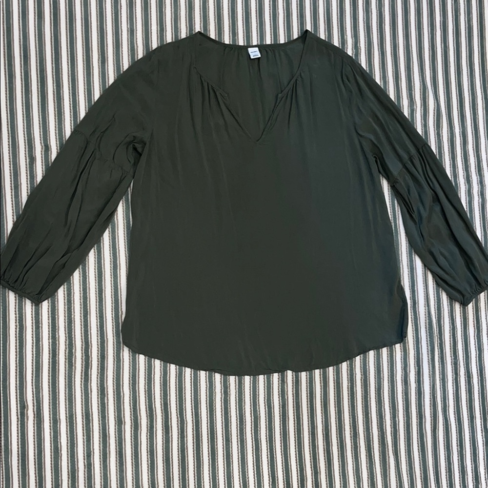 Old Navy Women's Olive Green Long Sleeve VNeck Blouse size L